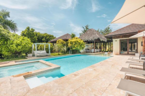 Amazing villa with pool maid jacuzzi in Cap Cana